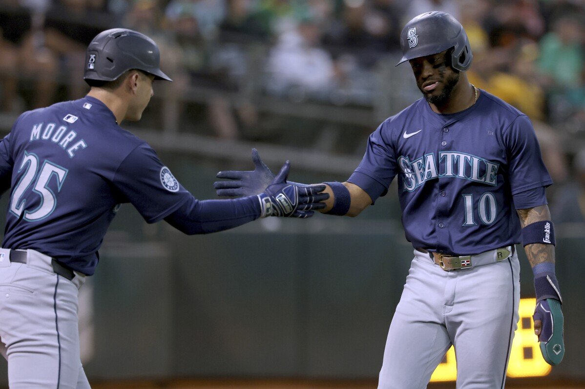 Luis Urías frappe un circuit et produit 4 points alors que les Mariners battent les Athletics 16-3